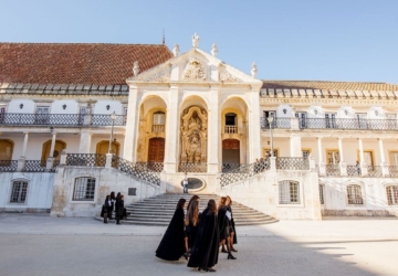 Serenata da Festa das Latas embala novos e antigos estudantes na tradição de Coimbra