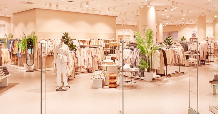 Novo macacão estilo dolce vita da H&M é obrigatório na mala de férias